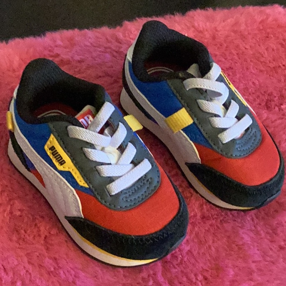Puma baby sneakers multicolored adorable little shoes size 4C.